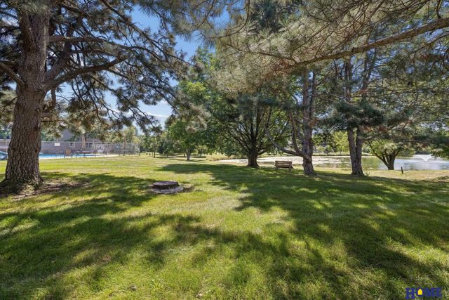 6931 Summerset Circle, Lincoln, NE 68516
