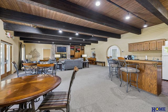 6931 Summerset Circle, Lincoln, NE 68516