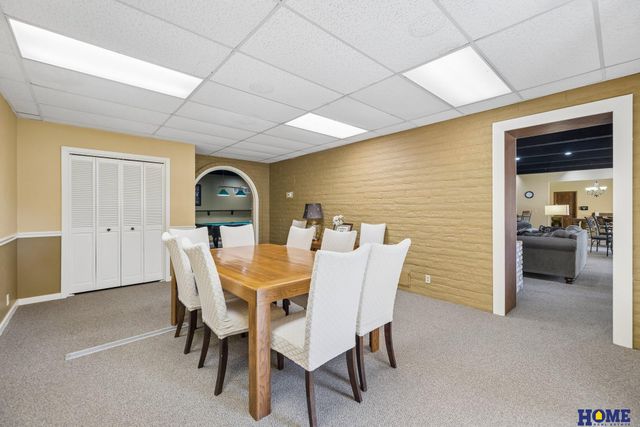 6931 Summerset Circle, Lincoln, NE 68516