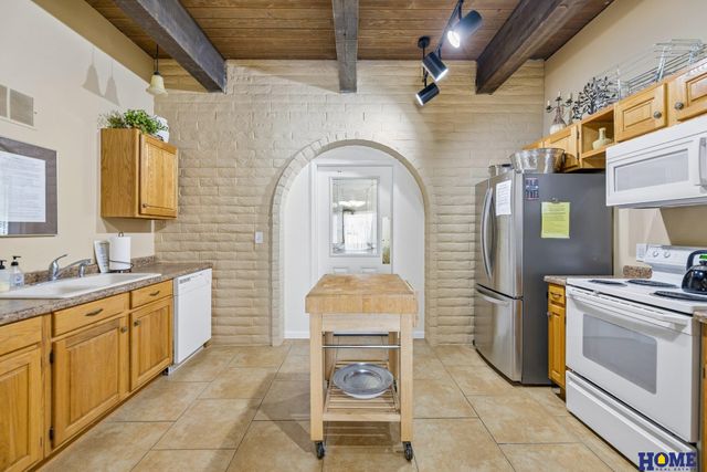 6931 Summerset Circle, Lincoln, NE 68516