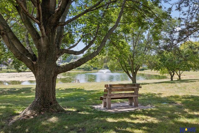 6931 Summerset Circle, Lincoln, NE 68516
