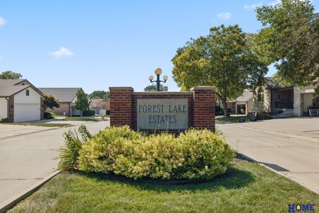 6931 Summerset Circle, Lincoln, NE 68516