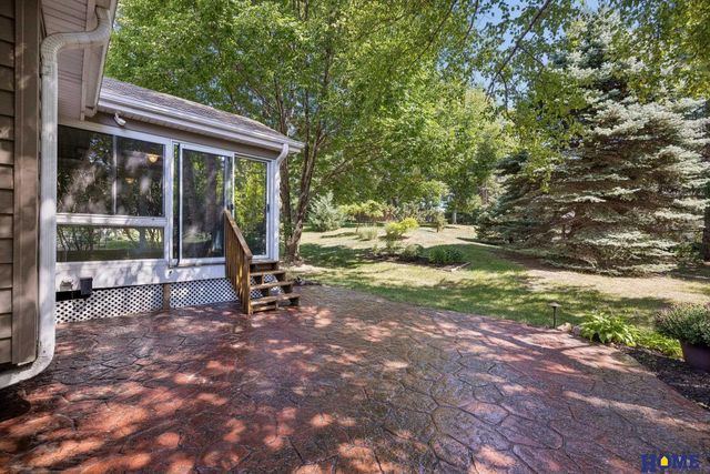 6931 Summerset Circle, Lincoln, NE 68516