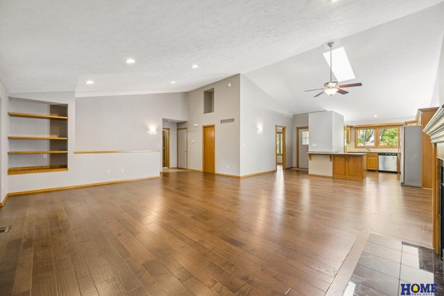 6931 Summerset Circle, Lincoln, NE 68516