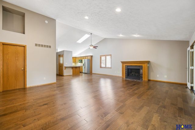 6931 Summerset Circle, Lincoln, NE 68516