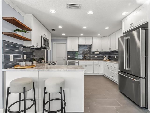 2330 HICKORY LANE, Orlando, FL 32803