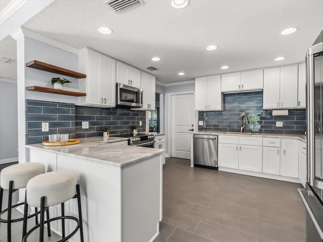 2330 HICKORY LANE, Orlando, FL 32803