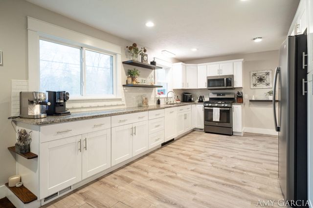 6387 Cascade Road SE, Grand Rapids, MI 49546