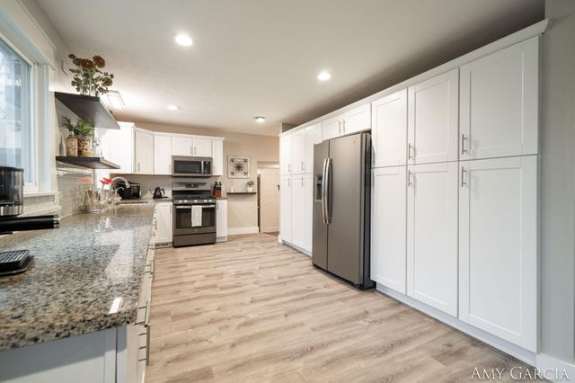 6387 Cascade Road SE, Grand Rapids, MI 49546
