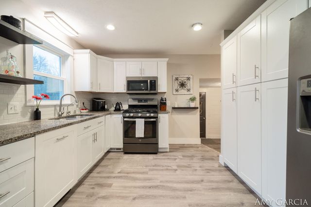 6387 Cascade Road SE, Grand Rapids, MI 49546