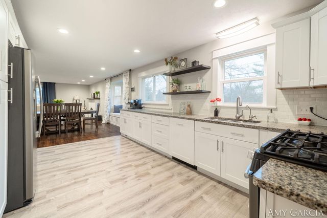 6387 Cascade Road SE, Grand Rapids, MI 49546
