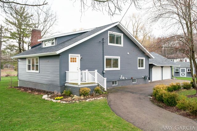 6387 Cascade Road SE, Grand Rapids, MI 49546