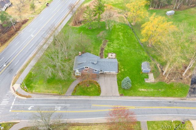 6387 Cascade Road SE, Grand Rapids, MI 49546