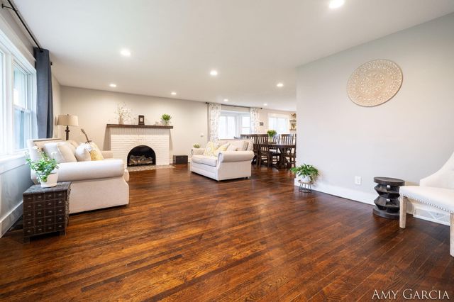 6387 Cascade Road SE, Grand Rapids, MI 49546