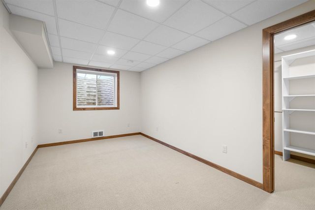 1274 CAMERON CIRCLE, Neenah, WI 54956