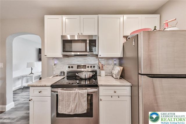 3325 Edinburgh Road, South Whitehall Twp, PA 18104