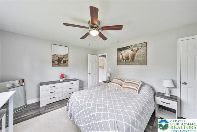 3325 Edinburgh Road, South Whitehall Twp, PA 18104