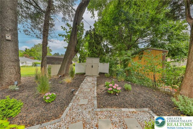 3325 Edinburgh Road, South Whitehall Twp, PA 18104