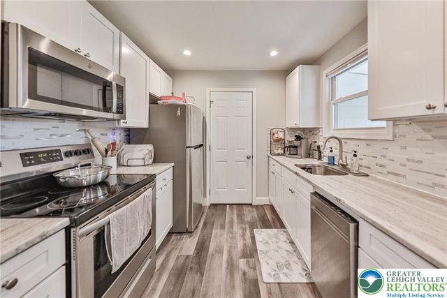 3325 Edinburgh Road, South Whitehall Twp, PA 18104