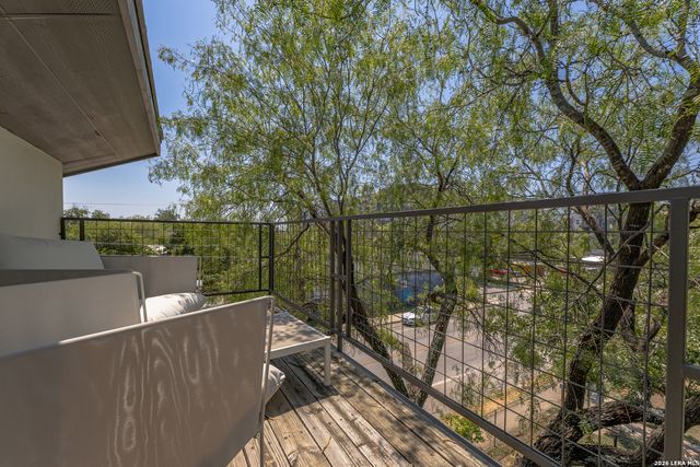 730 E Josephine St, San Antonio, TX 78208