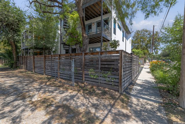 730 E Josephine St, San Antonio, TX 78208