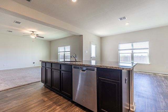 11038 eyelet, Converse, TX 78109