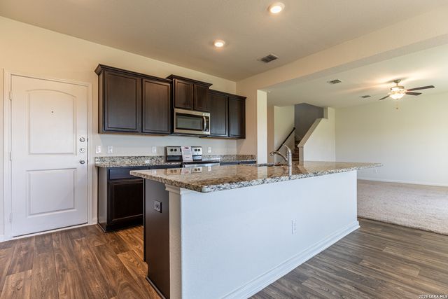 11038 eyelet, Converse, TX 78109