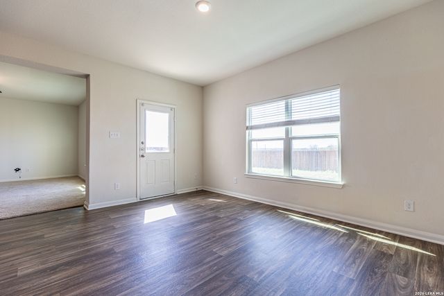 11038 eyelet, Converse, TX 78109