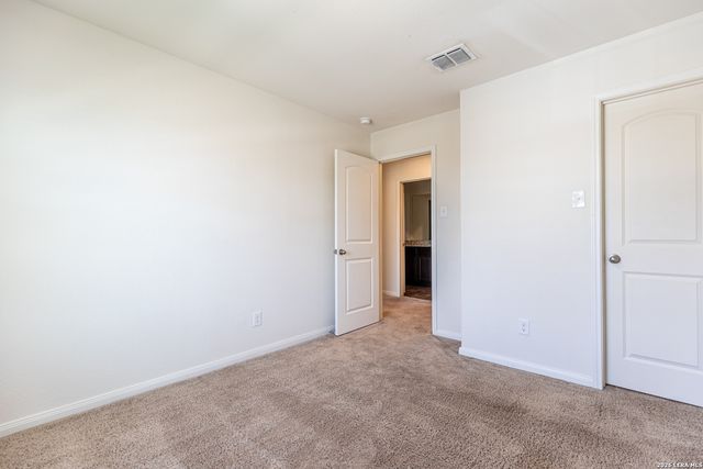 11038 eyelet, Converse, TX 78109