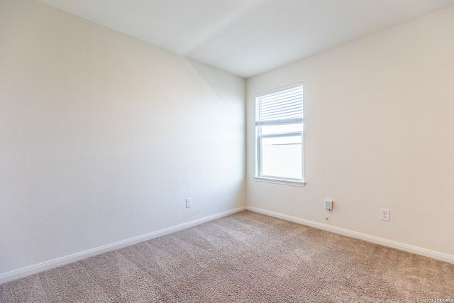 11038 eyelet, Converse, TX 78109