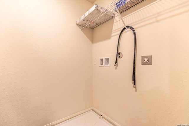 11038 eyelet, Converse, TX 78109