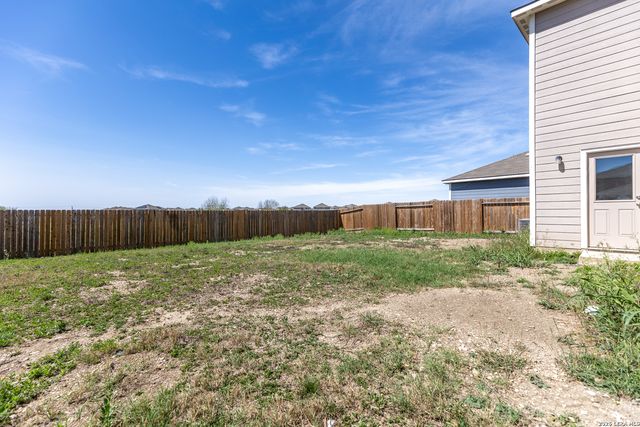 11038 eyelet, Converse, TX 78109