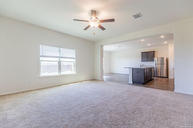 11038 eyelet, Converse, TX 78109