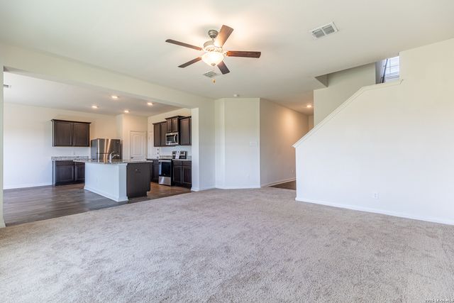 11038 eyelet, Converse, TX 78109