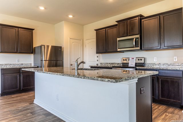 11038 eyelet, Converse, TX 78109