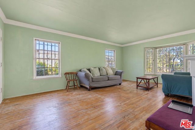 1036 S Genesee Avenue, Los Angeles, CA 90019