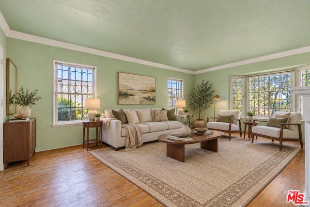 1036 S Genesee Avenue, Los Angeles, CA 90019