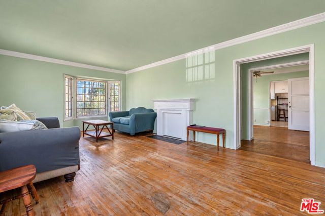 1036 S Genesee Avenue, Los Angeles, CA 90019