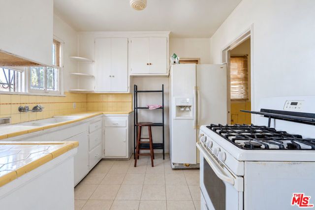 1036 S Genesee Avenue, Los Angeles, CA 90019