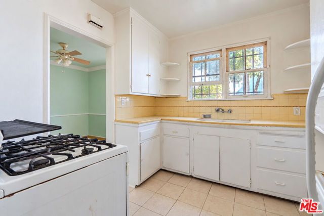 1036 S Genesee Avenue, Los Angeles, CA 90019