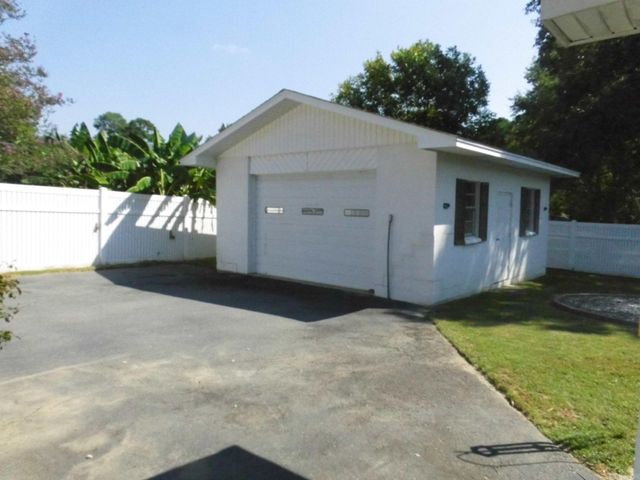1300 W Woodson Lateral Road, Hensley, AR 72065