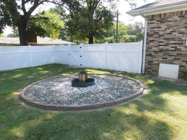 1300 W Woodson Lateral Road, Hensley, AR 72065