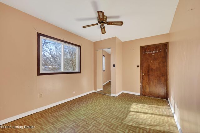 2306 Edgin Ct, Louisville, KY 40216