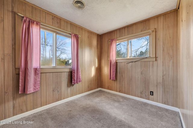 2306 Edgin Ct, Louisville, KY 40216