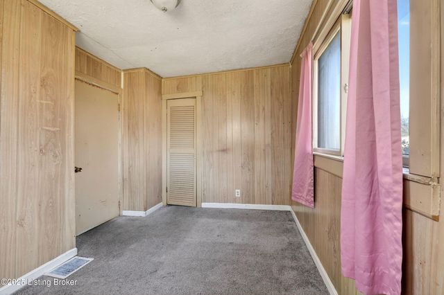 2306 Edgin Ct, Louisville, KY 40216