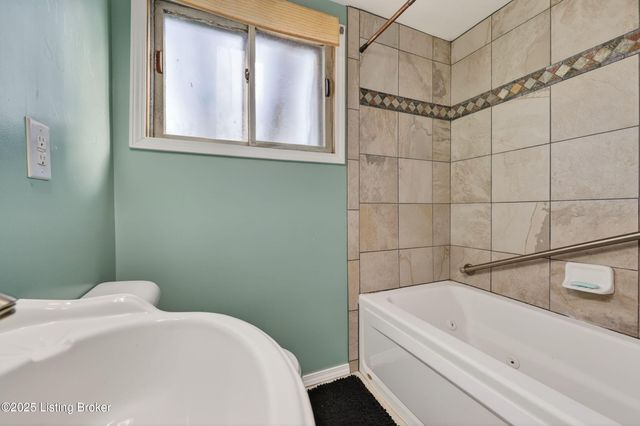 2306 Edgin Ct, Louisville, KY 40216