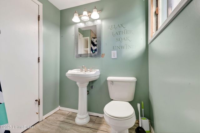 2306 Edgin Ct, Louisville, KY 40216