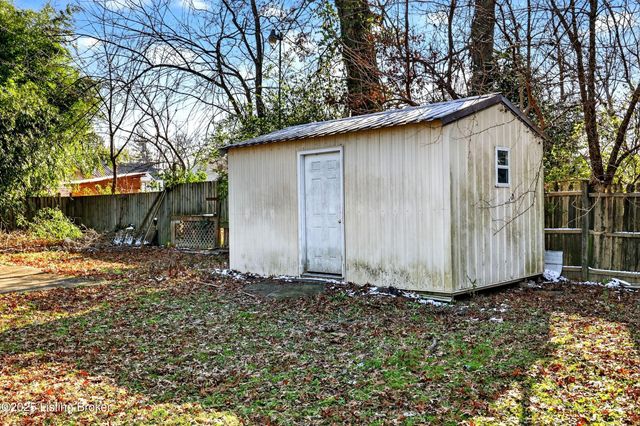 2306 Edgin Ct, Louisville, KY 40216