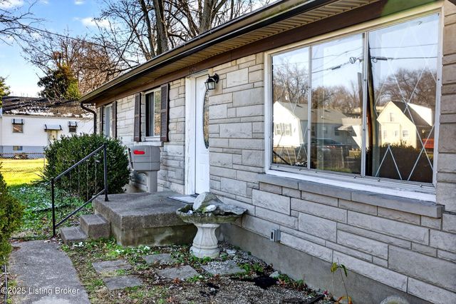 2306 Edgin Ct, Louisville, KY 40216