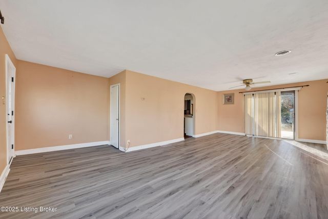 2306 Edgin Ct, Louisville, KY 40216